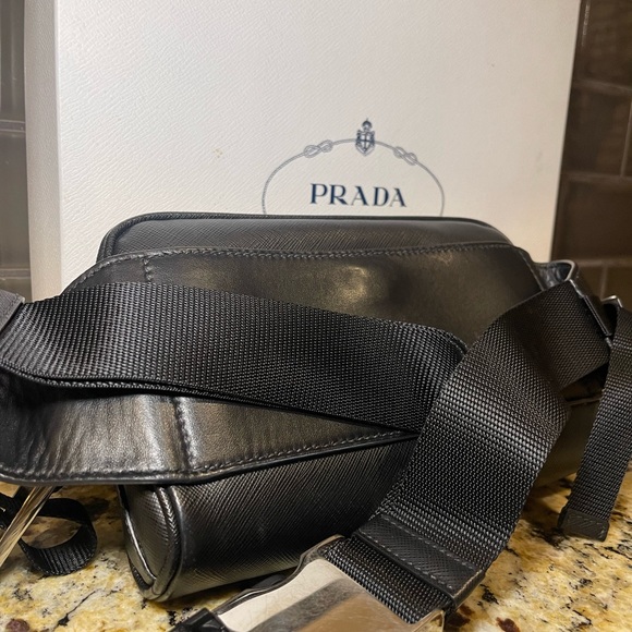 PRADA
Saffiano Leather Cross-body Bag
Item No. 2VH063 - Picture 3 of 5